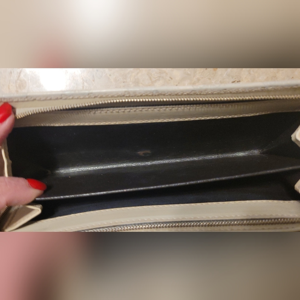 Gucci Cream Leather Clutch Wallet with Gold Chain - Picture 11 of 16